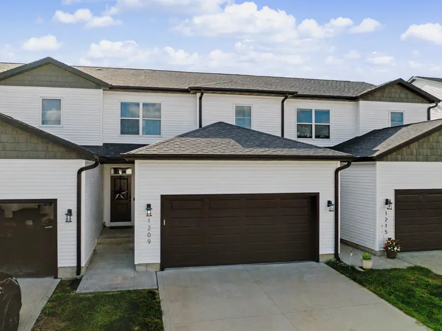 1209 E 28th Street, Norwalk, IA 50211 - #2