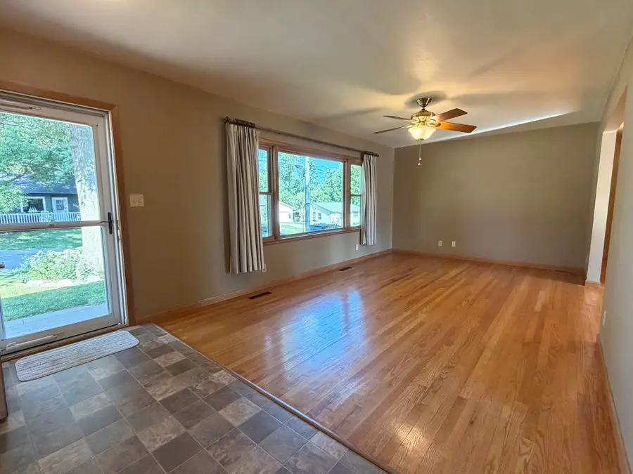 608 E 15th Street S, Newton, IA 50208 - #2