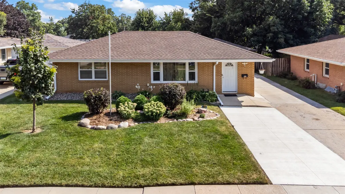 1824 Hillside Street, West Des Moines, IA 50265 - #1