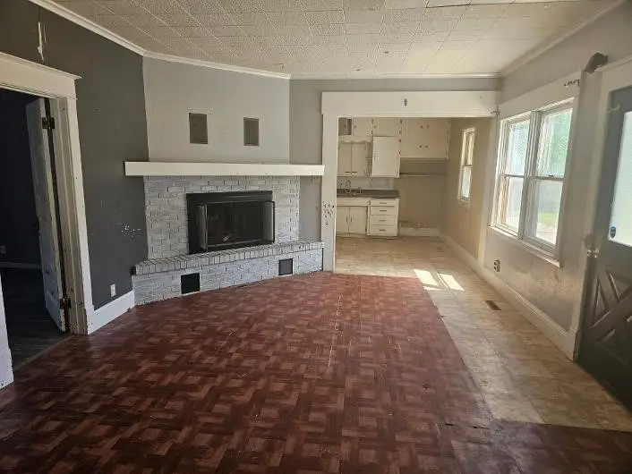 604 S 3rd Avenue E, Newton, IA 50208 - #2