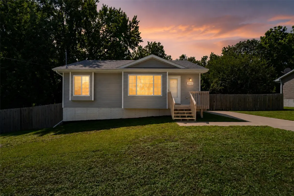 2933 E Madison Avenue, Des Moines, IA 50317 - #1