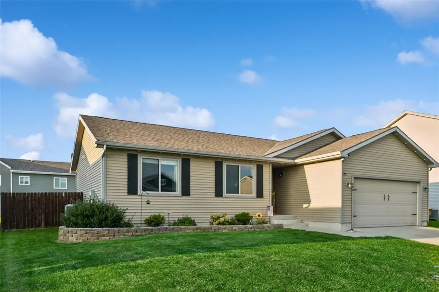 806 37th Street Sw, Bondurant, IA 50035 - #2