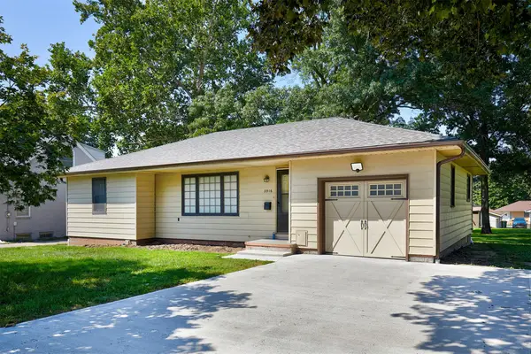 3916 72nd Street, Urbandale, IA 50322