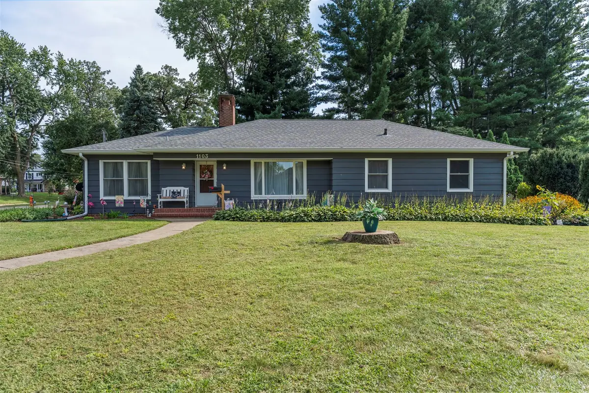 1103 S 5th Avenue W, Newton, IA 50208 - #1