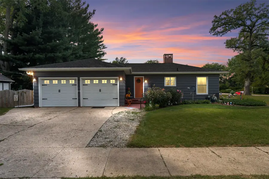 1103 S 5th Avenue W, Newton, IA 50208 - #3