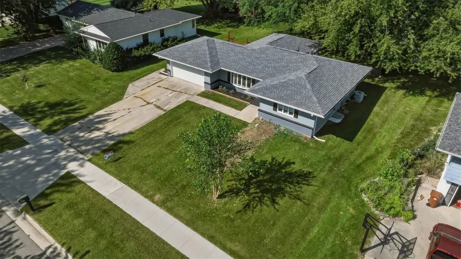 1833 Spencer Street, Grinnell, IA 50112 - #2