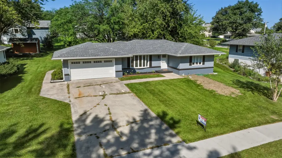 1833 Spencer Street, Grinnell, IA 50112 - #3