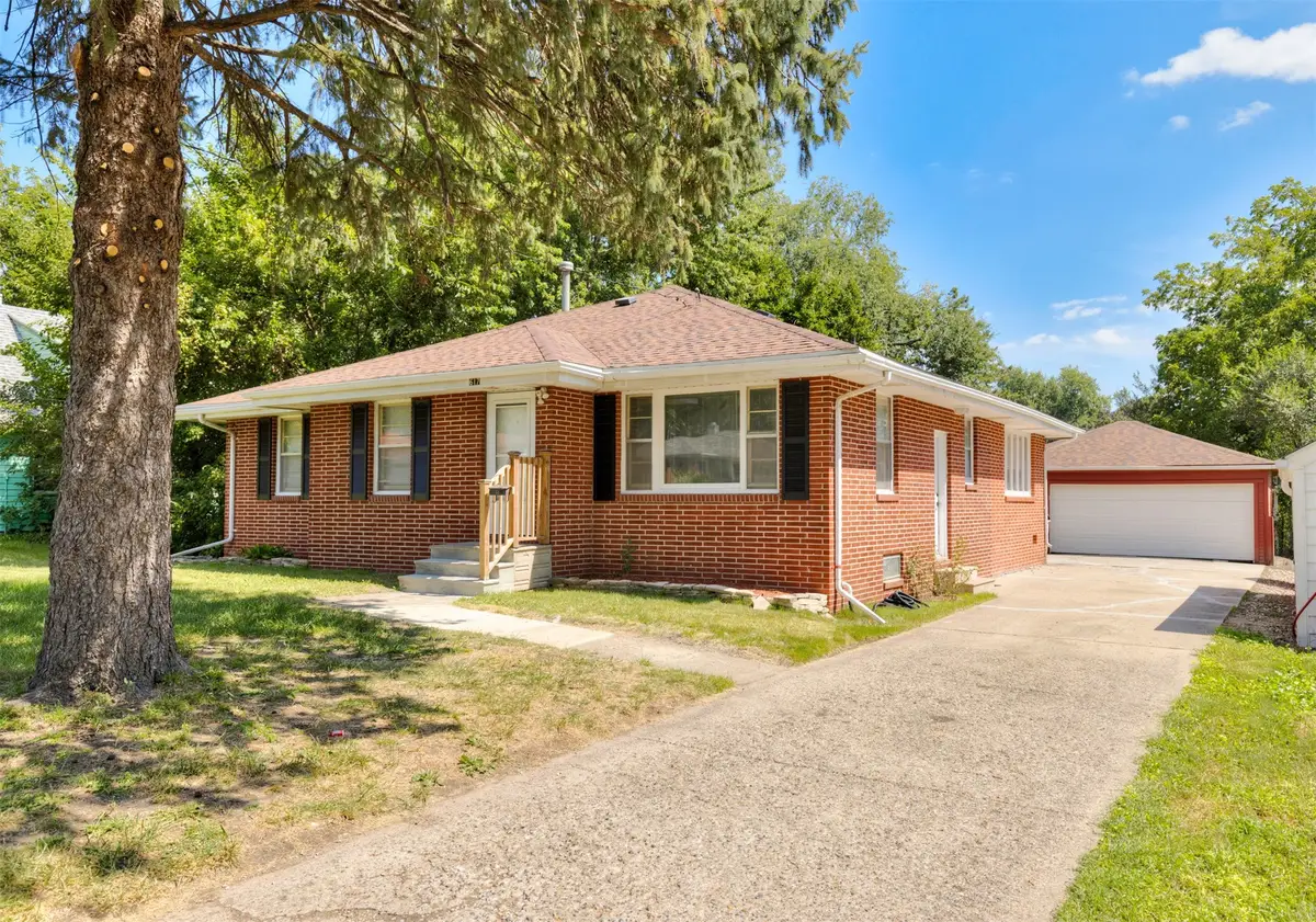 617 13th Street, West Des Moines, IA 50265 - #1