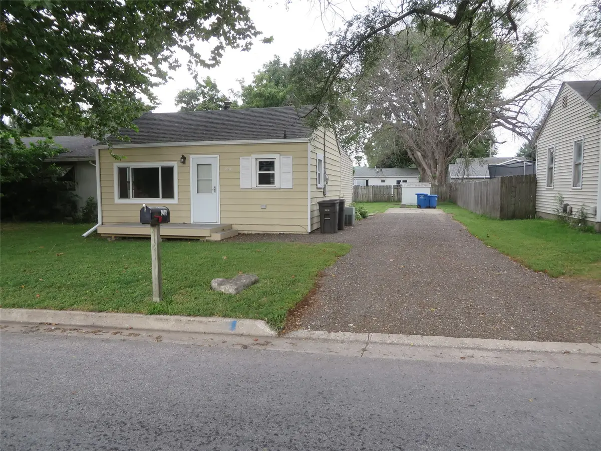 2204 E 39th Street, Des Moines, IA 50317 - #1