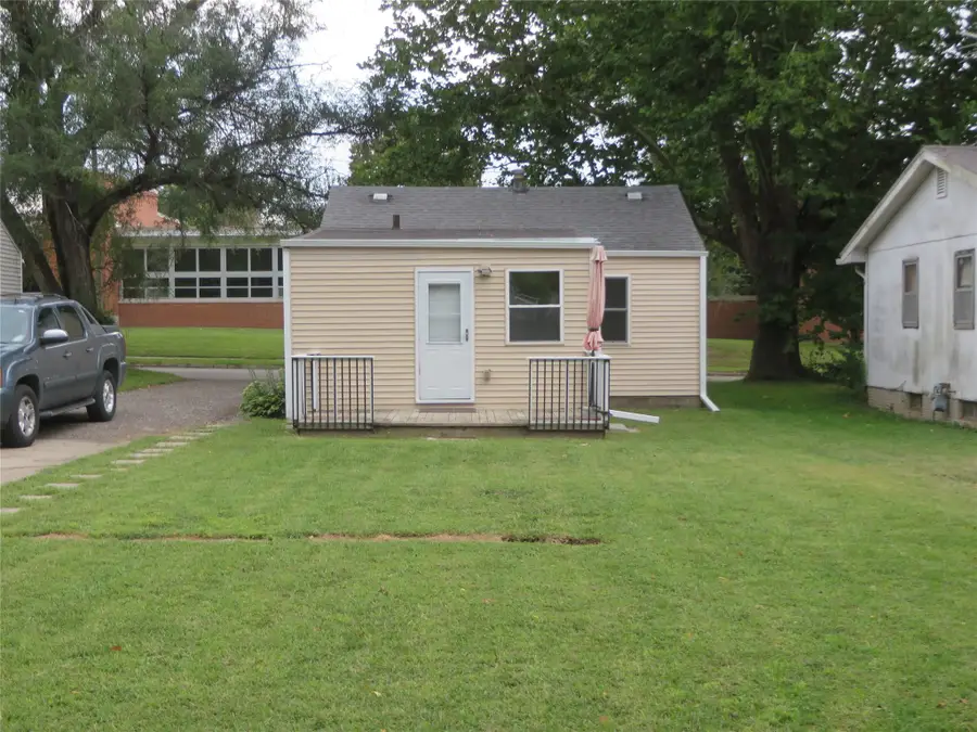 2204 E 39th Street, Des Moines, IA 50317 - #3
