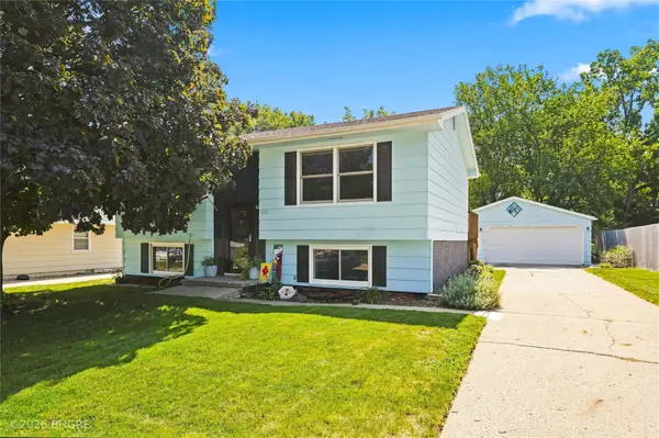 1611 W Clinton Avenue, Indianola, IA 50125