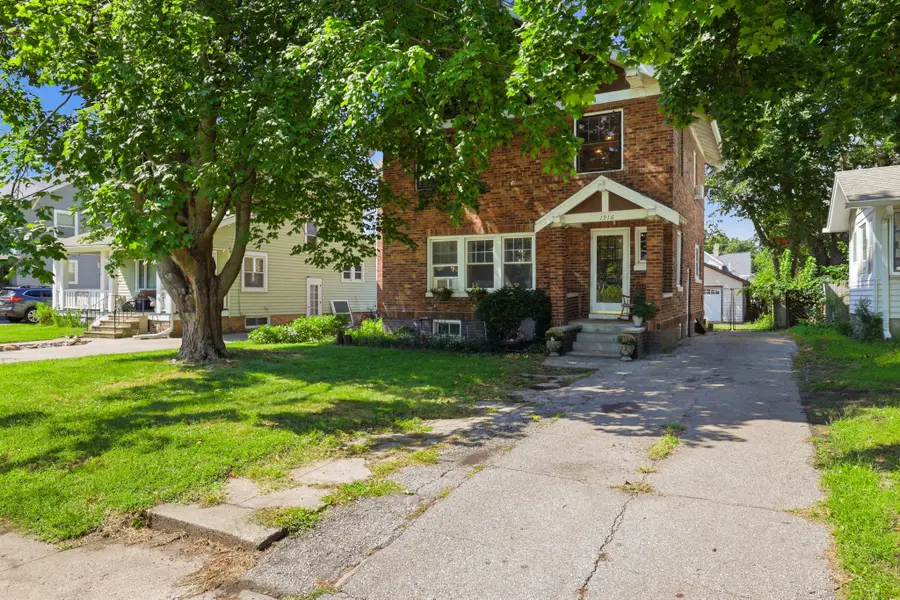 1916 E 13th Street, Des Moines, IA 50316 - #2