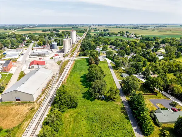 000 Perkins Street, Dexter, IA 50070