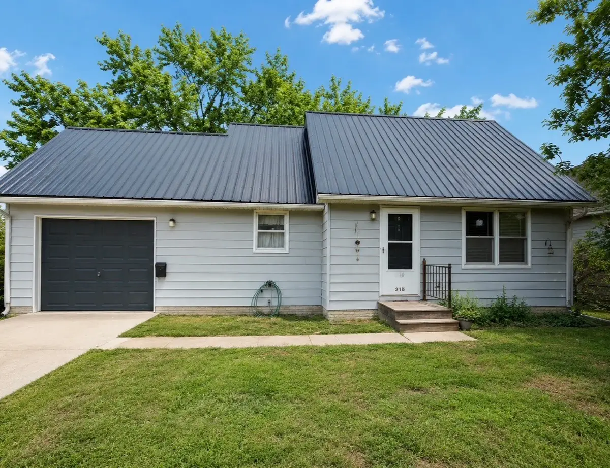 218 S 12th Street, Chariton, IA 50049 - #1
