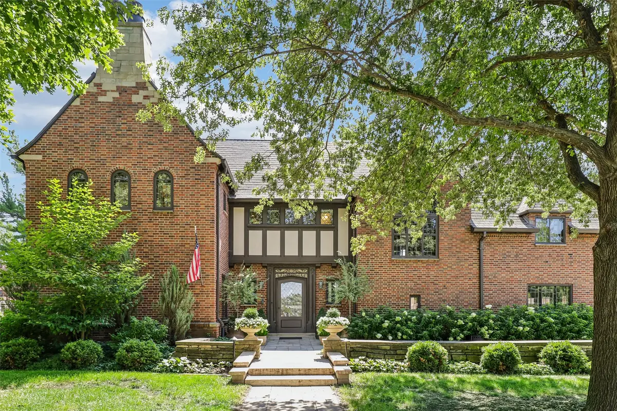 5300 Harwood Drive, Des Moines, IA 50312 - #1