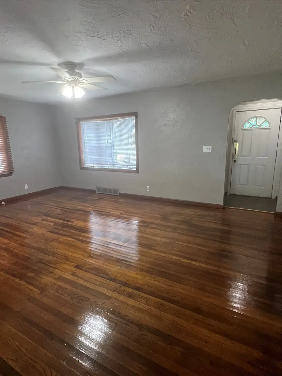 3221 E 7th Street, Des Moines, IA 50316 - #2