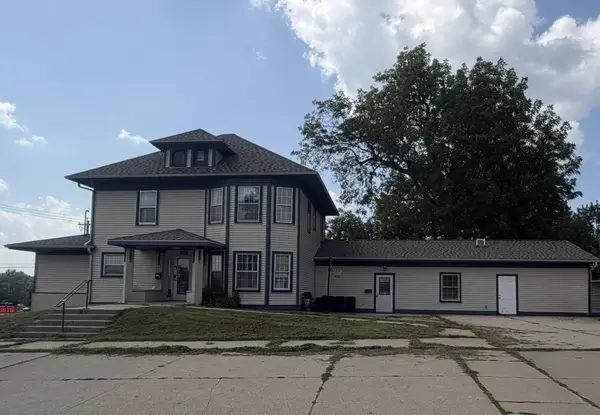 1422 1st Avenue E, Newton, IA 50208