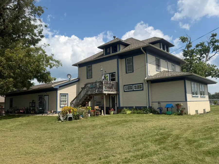 1422 1st Avenue E, Newton, IA 50208 - #3