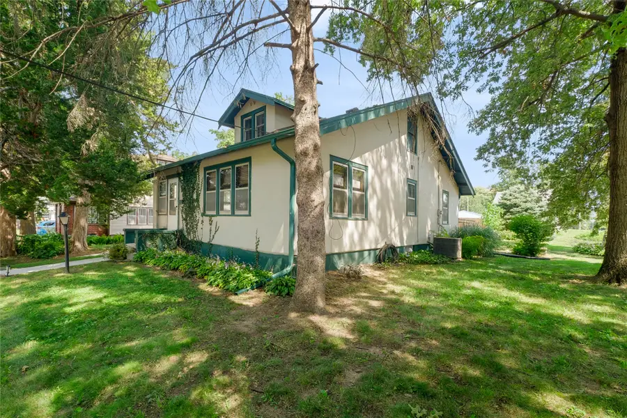 624 E 8th Street S, Newton, IA 50208 - #3