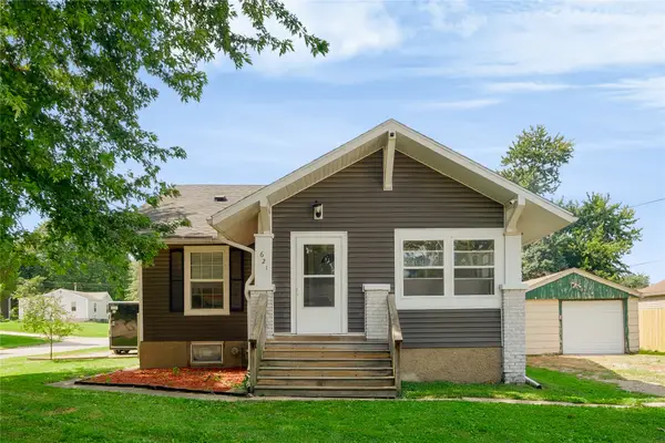 621 E 12th Street S, Newton, IA 50208