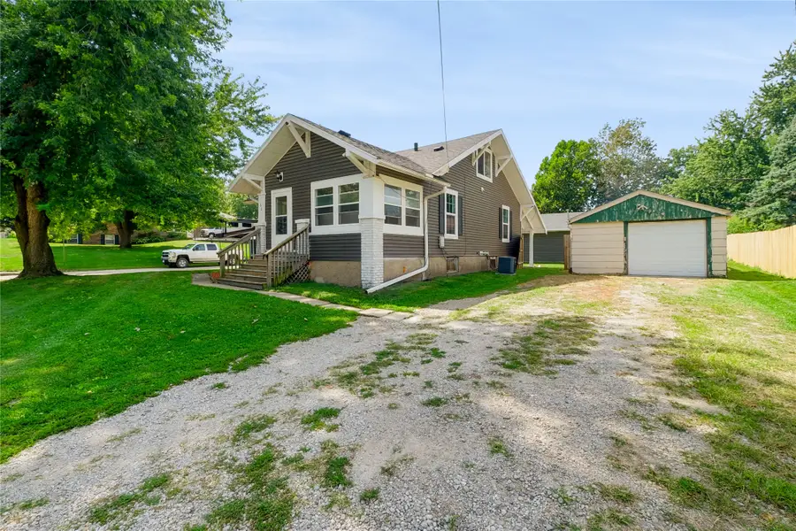621 E 12th Street S, Newton, IA 50208 - #3