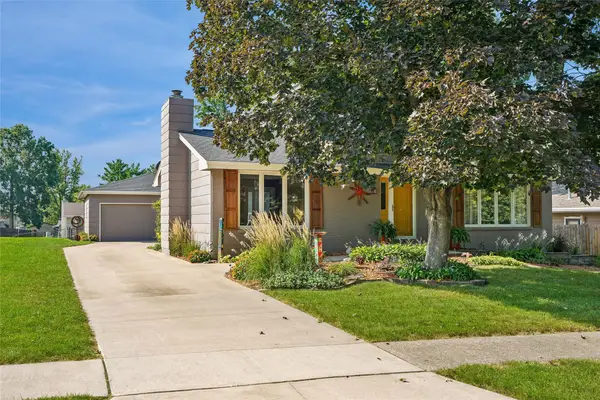 1221 E Franklin Avenue, Indianola, IA 50125