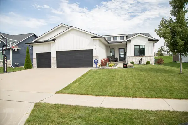 16507 Deerview Drive, Urbandale, IA 50323