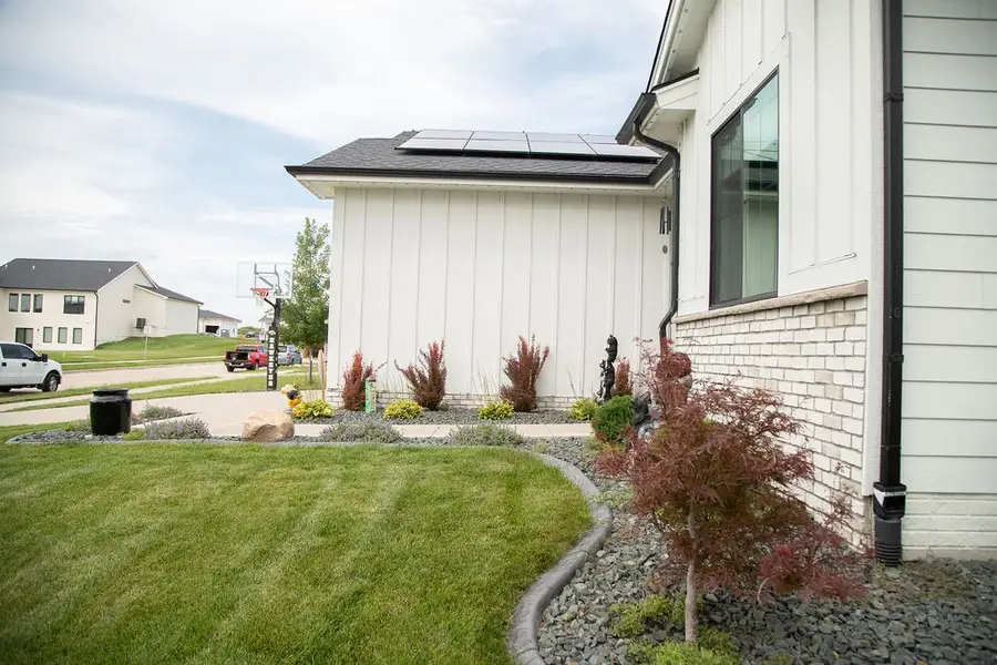 16507 Deerview Drive, Urbandale, IA 50323 - #3
