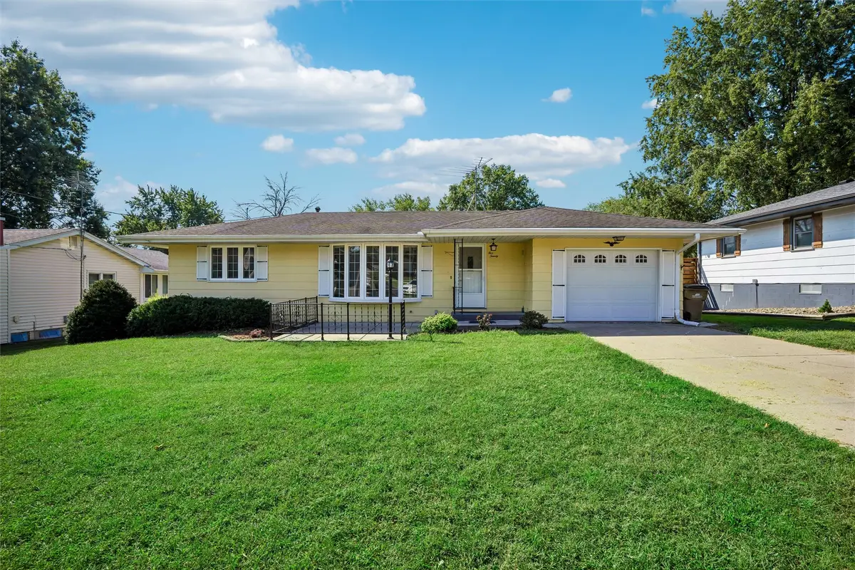 520 Stuart Street, Carlisle, IA 50047 - #1