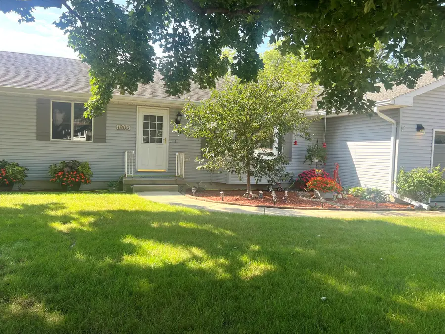 1909 Pine Street, Perry, IA 50220 - #2