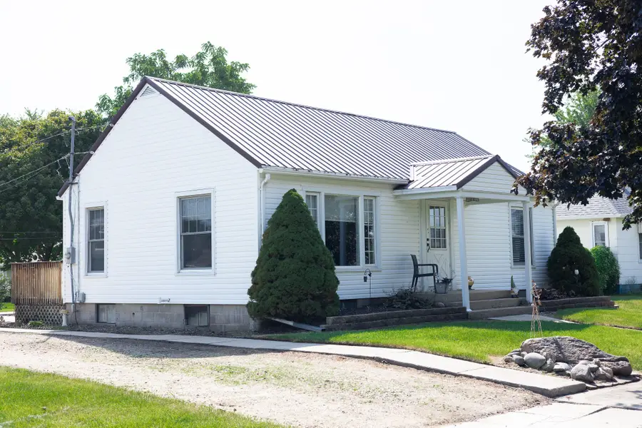 704 3rd Street, Garwin, IA 50632 - #2