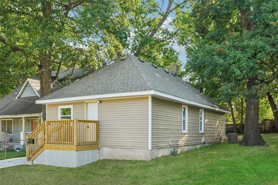 1807 22nd Street, Des Moines, IA 50310 - #2