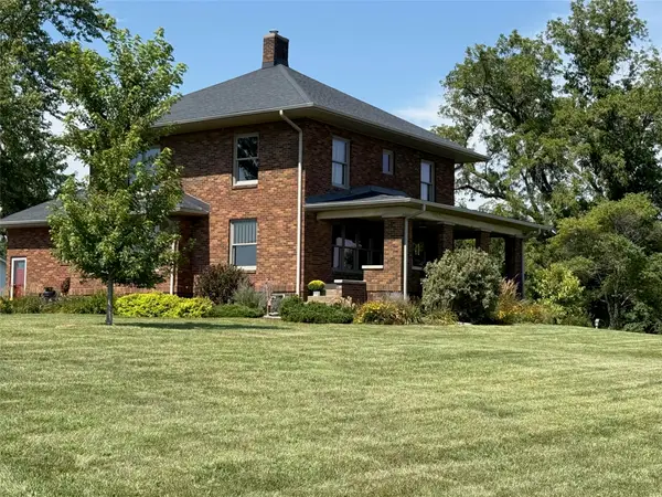 4905 E 8th Street N, Newton, IA 50208