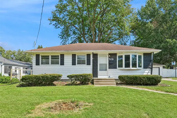306 N G Street, Indianola, IA 50125