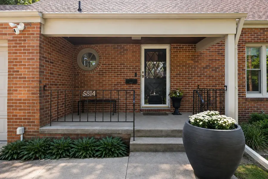 5814 Harwood Drive, Des Moines, IA 50312 - #2