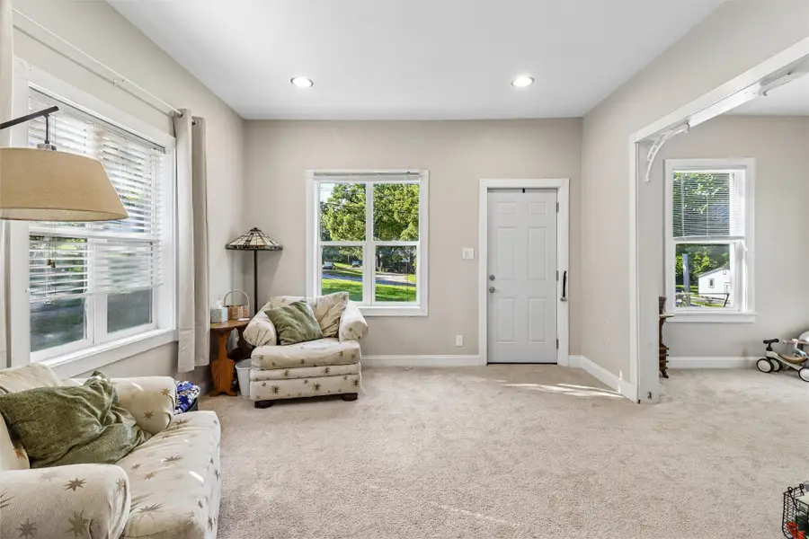 122 E Porter Avenue, Des Moines, IA 50315 - #2