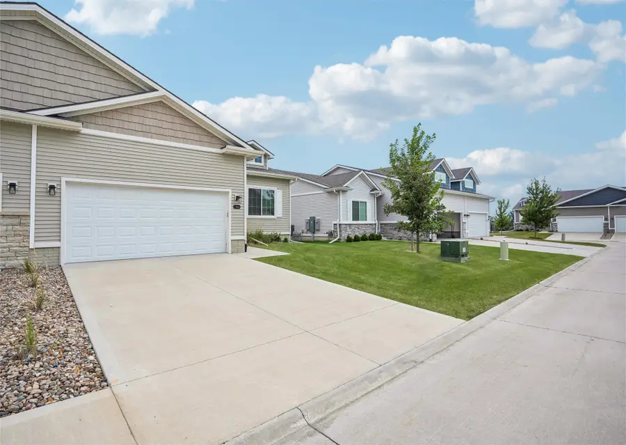 1264 S Maycomb Drive, West Des Moines, IA 50266 - #2