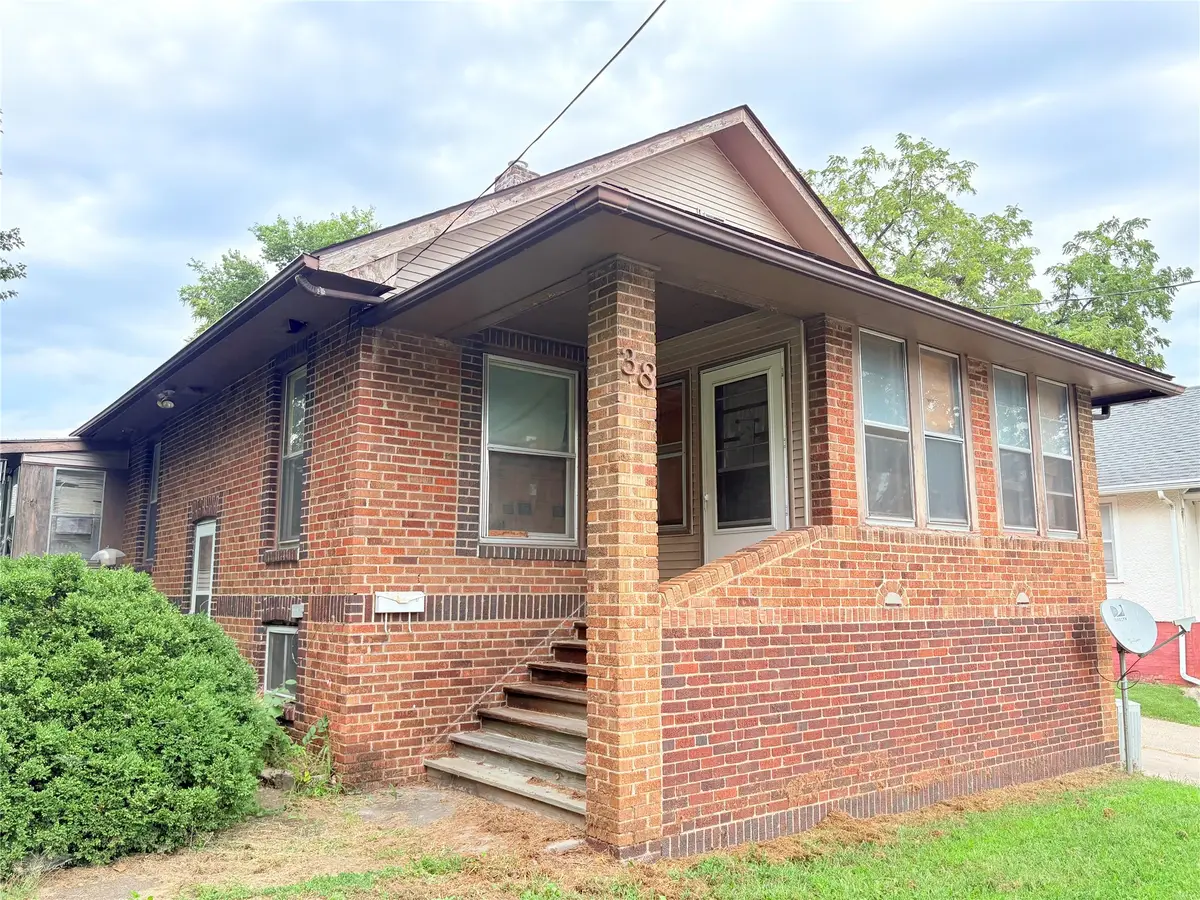 38 E Olinda Avenue, Des Moines, IA 50315 - #1