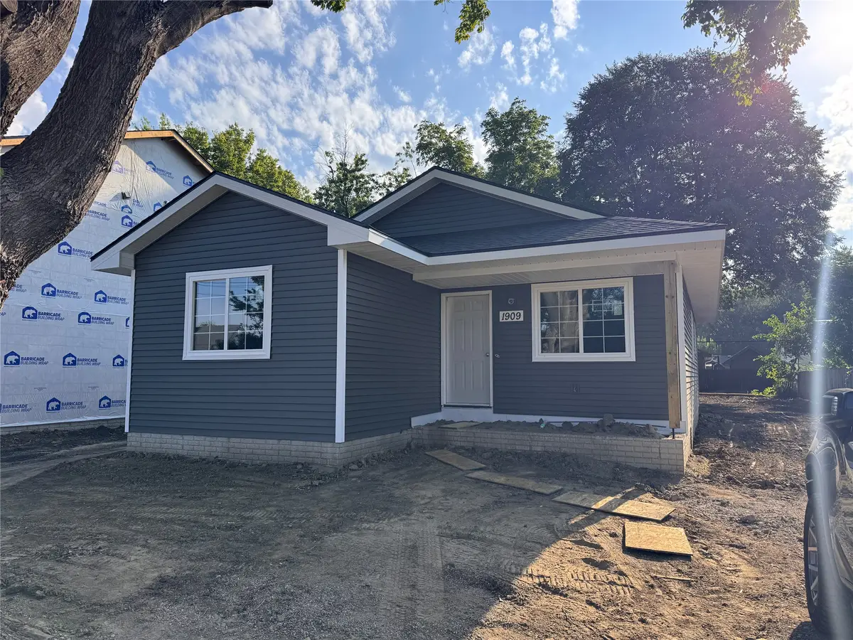 1909 E 22nd Street, Des Moines, IA 50317 - #1
