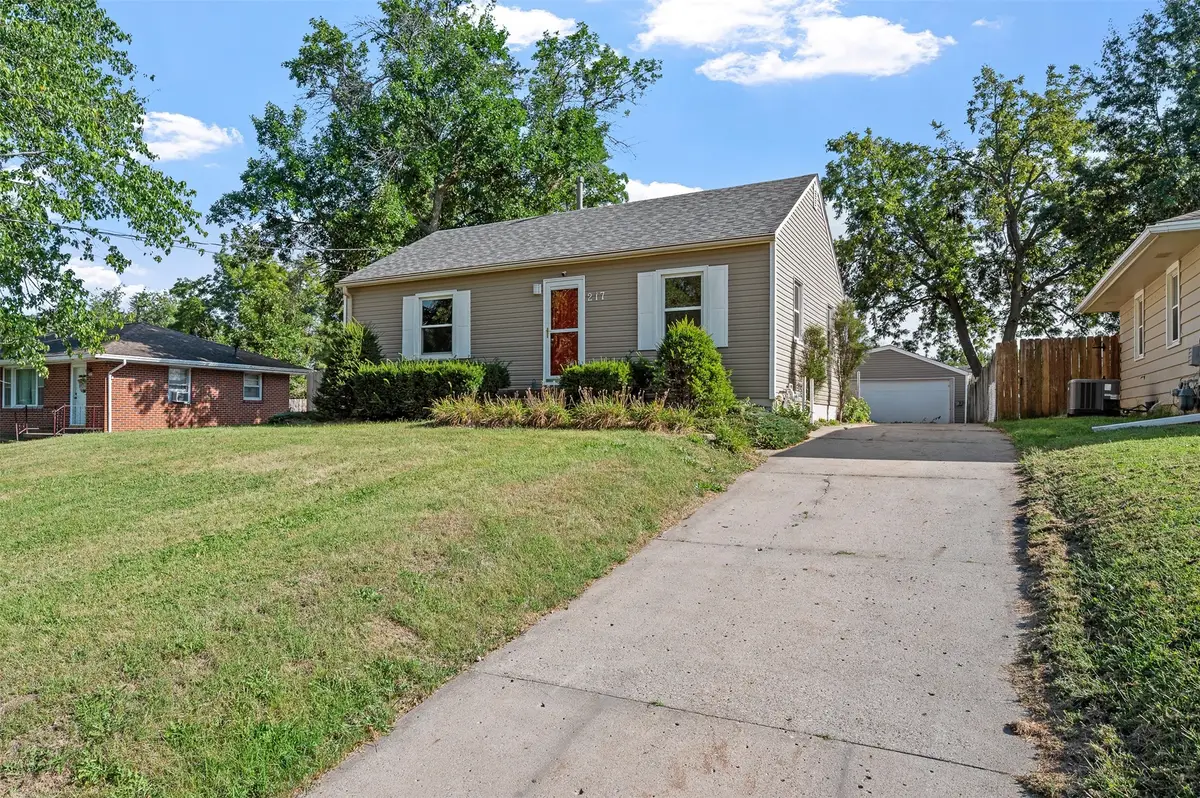 217 E Park Avenue, Des Moines, IA 50315 - #1
