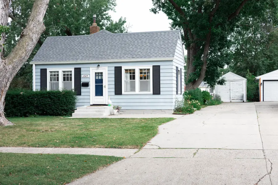 2925 48th Place, Des Moines, IA 50310 - #2