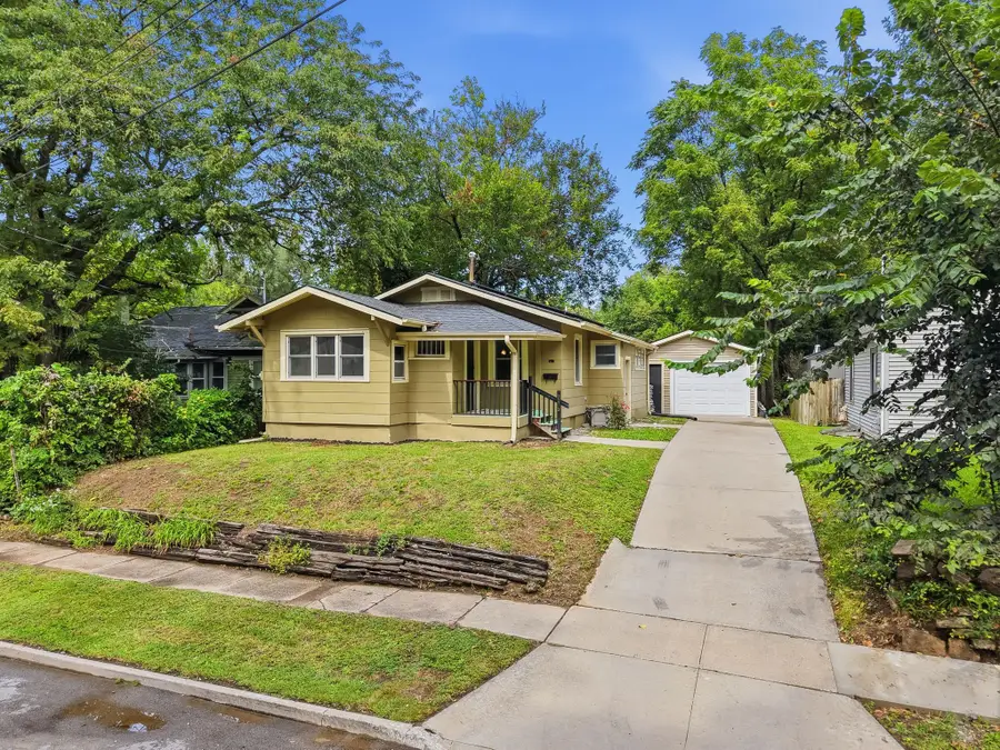 2423 Franklin Avenue, Des Moines, IA 50310 - #2