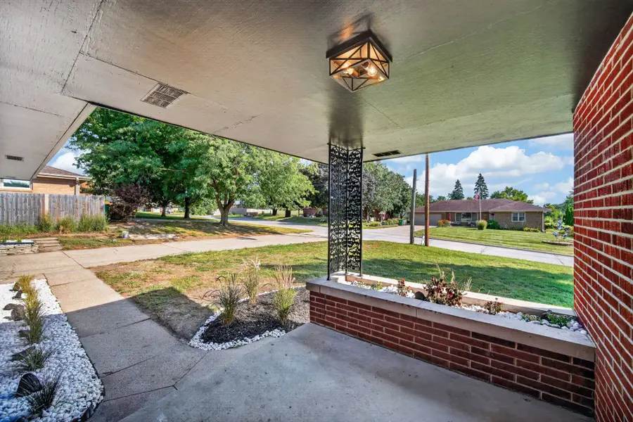 7037 Wilshire Boulevard, Windsor Heights, IA 50324 - #2