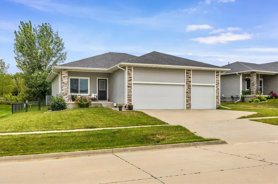 9914 Marnewood Drive, Johnston, IA 50131 - #2