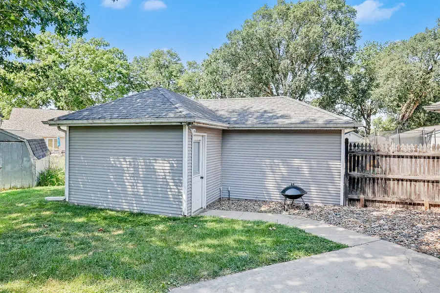 1113 Broadway Street, Pella, IA 50219 - #2