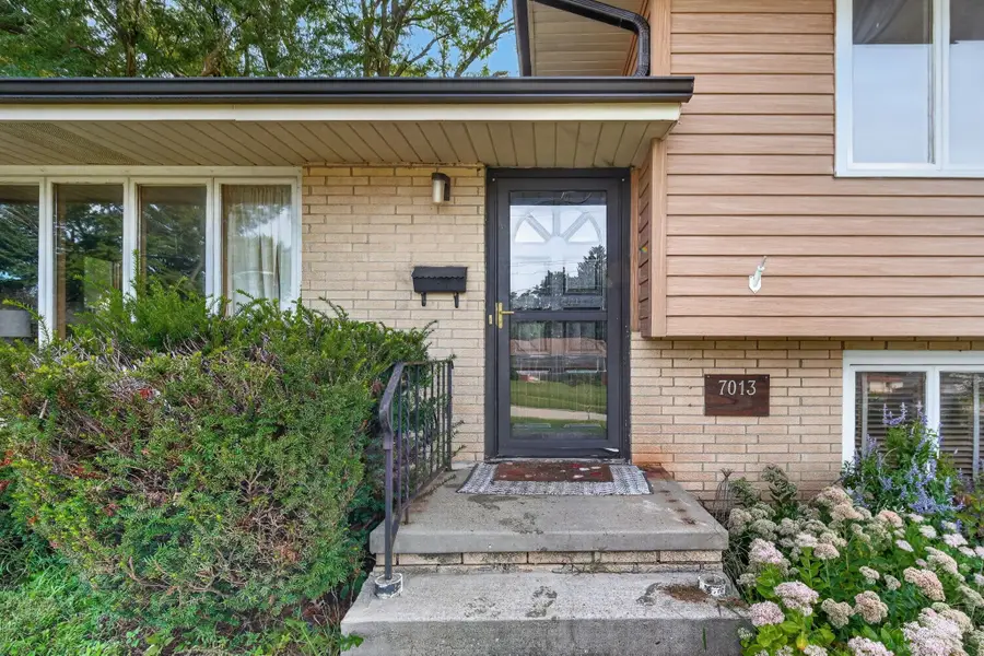 7013 Beechwood Drive, Urbandale, IA 50322 - #2