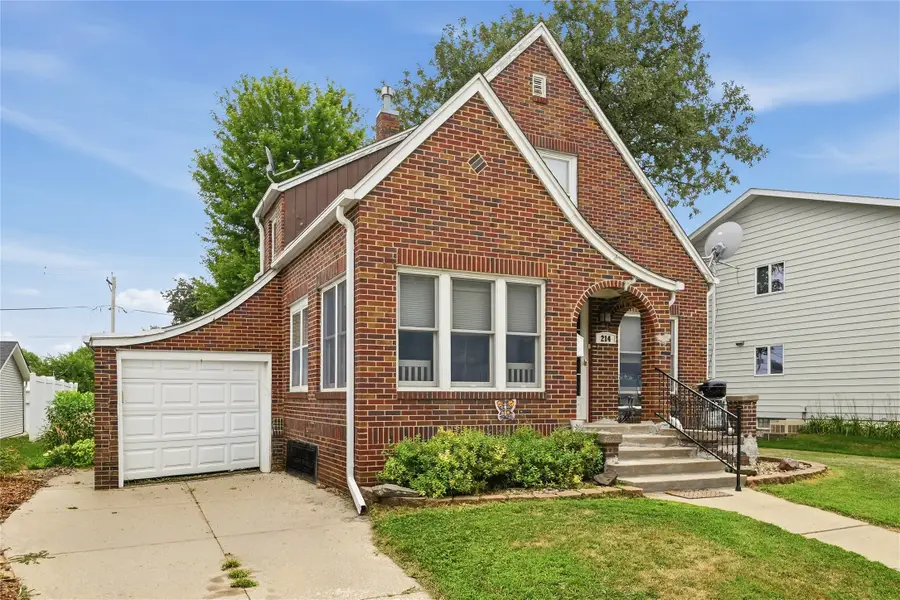 214 Main Street N, Carroll, IA 51401 - #2