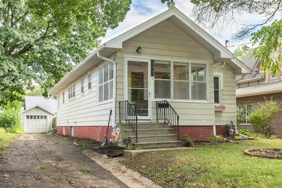 2207 40th Street, Des Moines, IA 50310 - #3