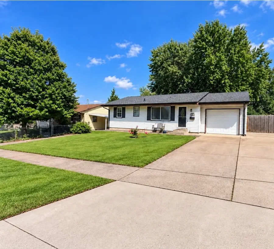 3841 E 39th Court, Des Moines, IA 50317 - #2