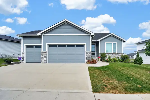 9639 Watermeadow Circle, Johnston, IA 50131